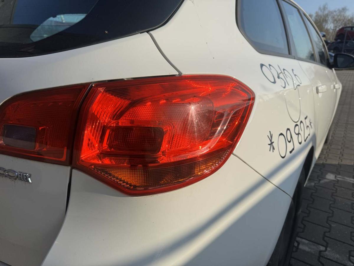 Opel Astra J Sports Tourer original R&uuml;cklicht R&uuml;ckleuchte Schlussleuchte rechts au&szlig;en Kombi Bj.2012